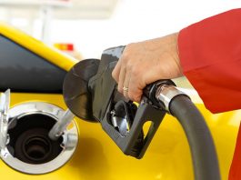 Українцям назвали причину подорожчання пального