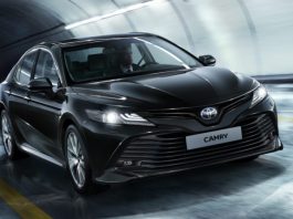 Українці розкуповують Toyota Camry як «гарячі пиріжки» (Фото)