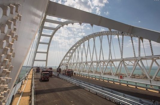 Окупанти розповіли про нове досягнення Кримського мосту