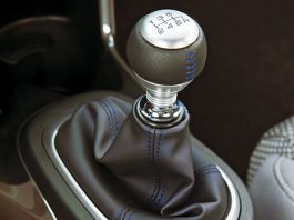 Три життєво важливих поради тим, хто їздить на “механіці”