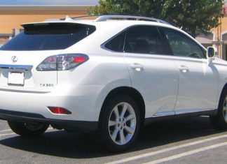 Дорогий позашляховик розплавився на сонці