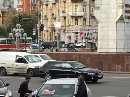 Столичні активісти винайшли новий метод боротьби з водіями-“лосями”(ФОТО)