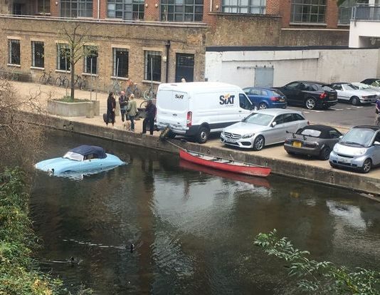 Рідкісний Porsche став жертвою “героя парковки” (Фото)