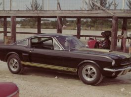 Рідкісний колекційний Ford Mustang знайшли в покинутому гаражі (Фото)