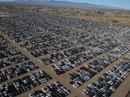 Що роблять з новими не проданими автомобілями (Фото)