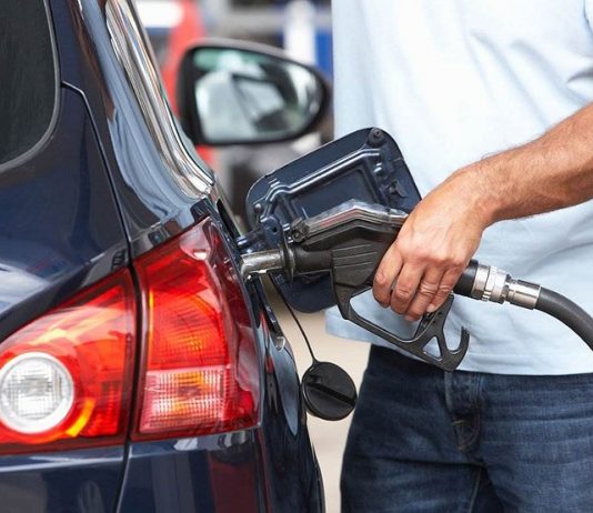 Чому не можна заправлятися з працюючим двигуном?