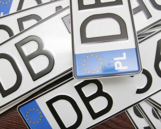 Українцям нагадали нові правила розмитнення євроблях