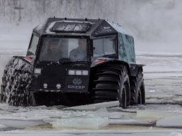 Крутий всюдихід з України ефектно подолав канадське озеро