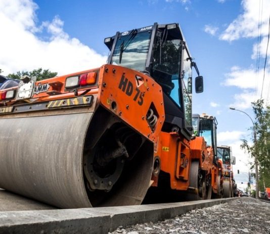 Гройсман розповів, скільки грошей витратять на ремонт доріг в 2019 році