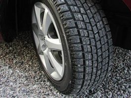 Чому влітку не можна їздити на зимовій гумі (відео)