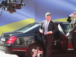 На яких автомобілях їздять кандидати в президенти другого туру (Фото)