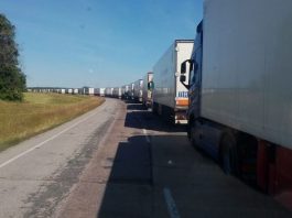 На кордоні утворилась черга із сотень авто: неймовірна паніка