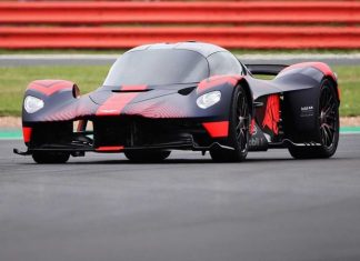 Aston Martin вирішив показати, на що здатний їх новітній гіперкар Valkyrie (відео)