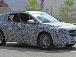 Компания Mercedes анонсировала дебют нового GLA (фото)