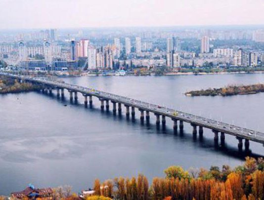 Один з найбільш завантажених мостів Києва може впасти в будь-яку хвилину