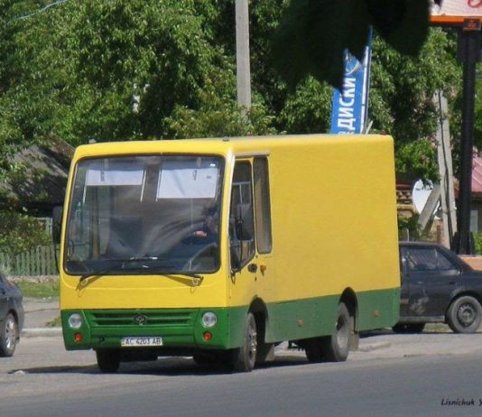 На дорогах помітили вантажівку на базі автобуса Богдан (Фото)