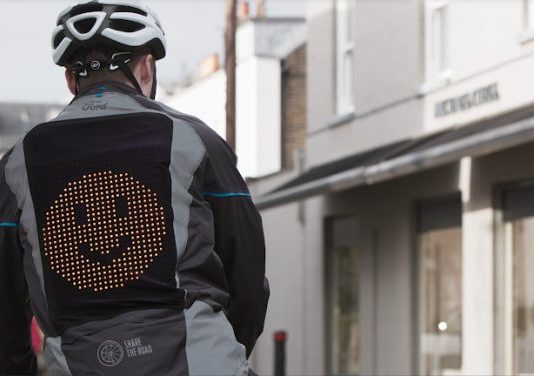 Розроблено “розумну” куртку для захисту від аварій