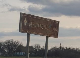 «Місячний пейзаж»: у мережі показали одну з найгірших доріг України (фото)