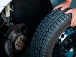 Фахівці закликають водіїв почекати зі зміною гуми