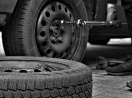 Експерти розповіли, як перевірити гальмівні колодки авто на ступінь зносу