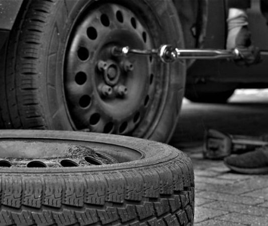 Експерти розповіли, як перевірити гальмівні колодки авто на ступінь зносу