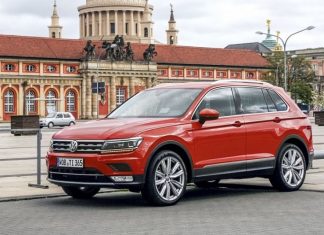 Глава Volkswagen “випадково” показал дизайн нового Tiguan