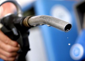 Влада прогнозує небачене падіння цiн на бензин: чого чекати водіям