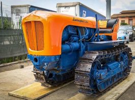 На продаж виставлено раритетний трактор Lamborghini (фото)