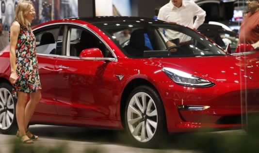 Tesla не захотіла випускати найбюджетнішу версію Model 3