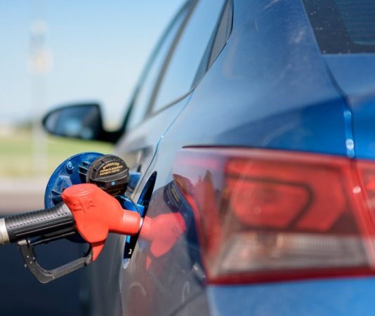 Фахівці розповіли, скільки часу можна зберігати бензин в баку і каністрі