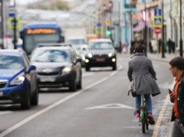 Кабмін дозволив велосипедистам рух разом з маршрутками