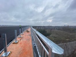 Зеленский хочет объединить запад и восток Украины “большой дорогой”