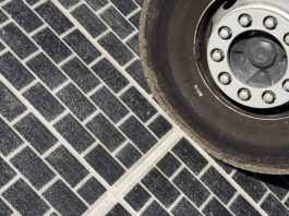 У США з’явилася перша дорога з сонячними батареями