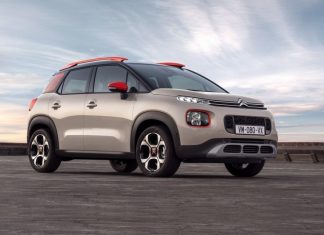 Спеціалісти назвали автомобілі, які не бояться розбитих доріг