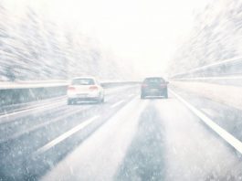 Експерти назвали три головні правила при обгоні на зимовій дорозі