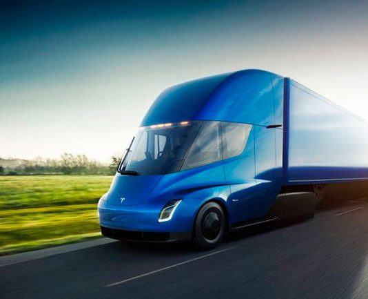 Компанія Tesla прискорює випуск вантажівок Semi