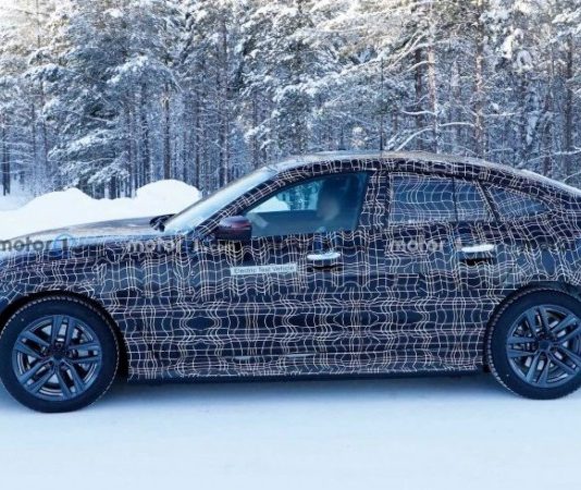 BMW тестує прототип нового електромобіля i4