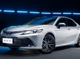 Toyota Camry знову оновилася: модель отримала віртуальну приладову панель