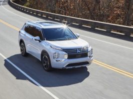 Компанія Mitsubishi назвала вартість нового кросовера Outlander