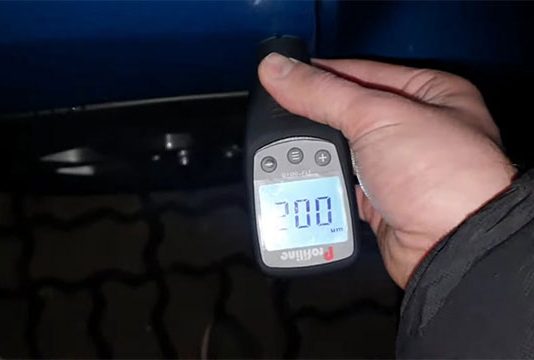 В українських автосалонах продають нові машини з дефектами (відео)