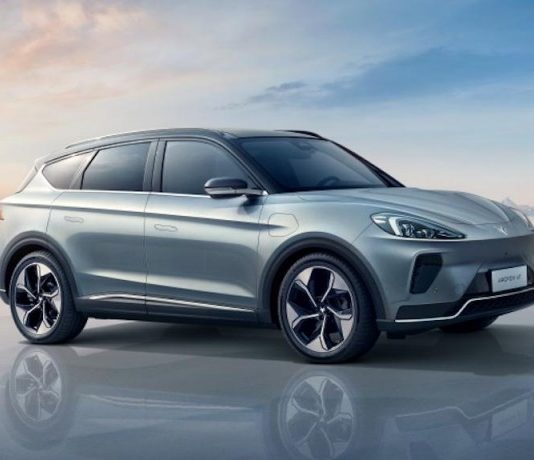 Huawei показала електрокар, створений за її участі