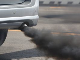 Про які проблеми з мотором автомобіля може говорити колір вихлопу