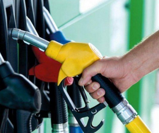 Звідки береться дешеве пальне в Україні: схема