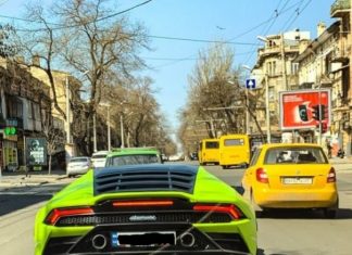 В Україні засвітився розкішний Lamborghini «кислотного» кольору: фото і відео
