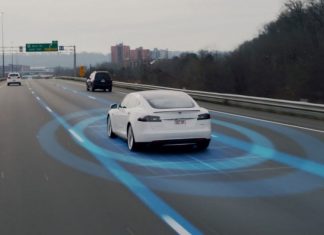 Ілон Маск обдурив: безпілотник Tesla затримається