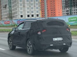 У Києві помітили загадкове “шпигунське” авто: фото