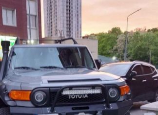 Киян обурив «герой парковки», який перекрив тротуар (ФОТО)