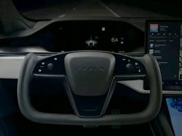 Перші покупці Tesla Model S Plaid обурені формою його керма