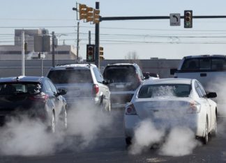 В Європі пропонують заборонити рекламу машин з бензиновими і дизельними моторами