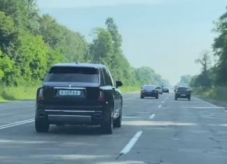 В Україні помітили дивний кортеж на Rolls-Royce з незвичайними номерами